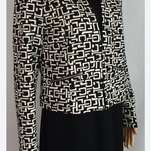 Women’s black/white cropped style business jacket size large